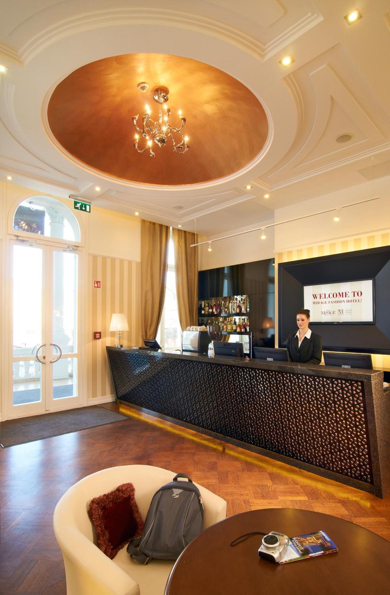 Mirage Medic Hotel Budapest Bagian luar foto