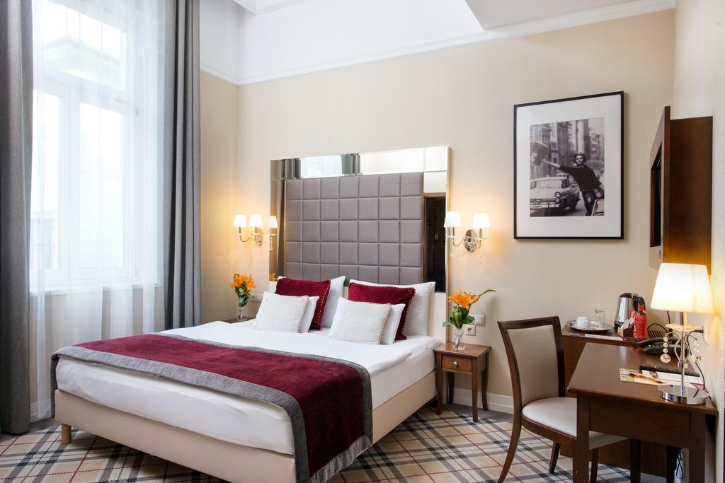 Mirage Medic Hotel Budapest Bagian luar foto